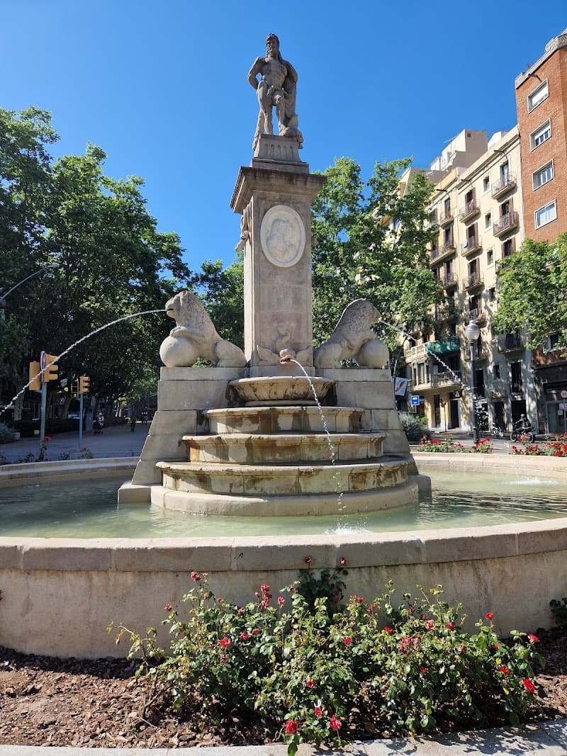 Free Explore: Eixample Streets & Passeig de Sant Joan