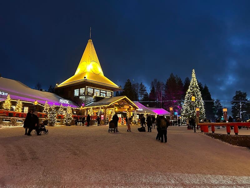 Free Explore Time in Santa Claus Village Forest Paths