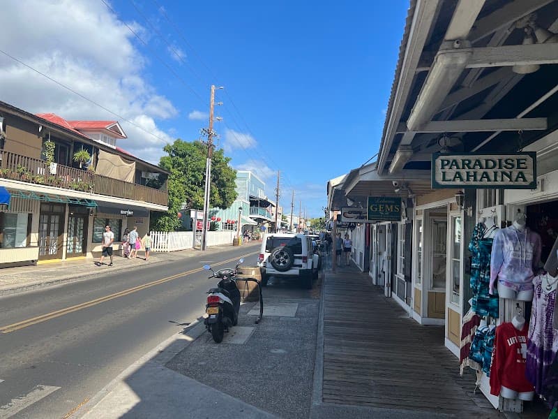 Front Street Shopping Stroll