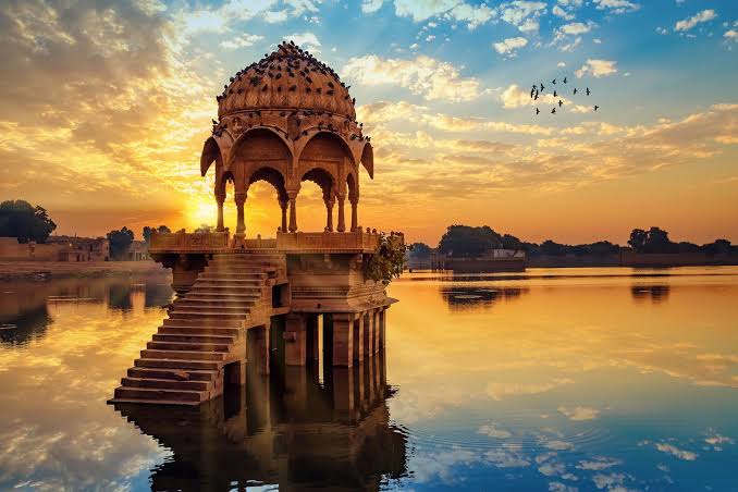 Gadisar Lake Sunrise Stroll