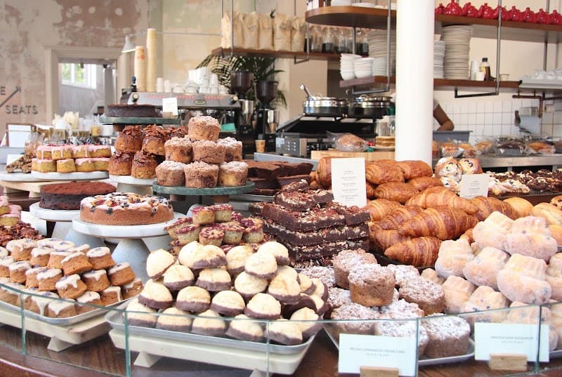 Elegant London Day: Culture, Thames Views & Classic Charm