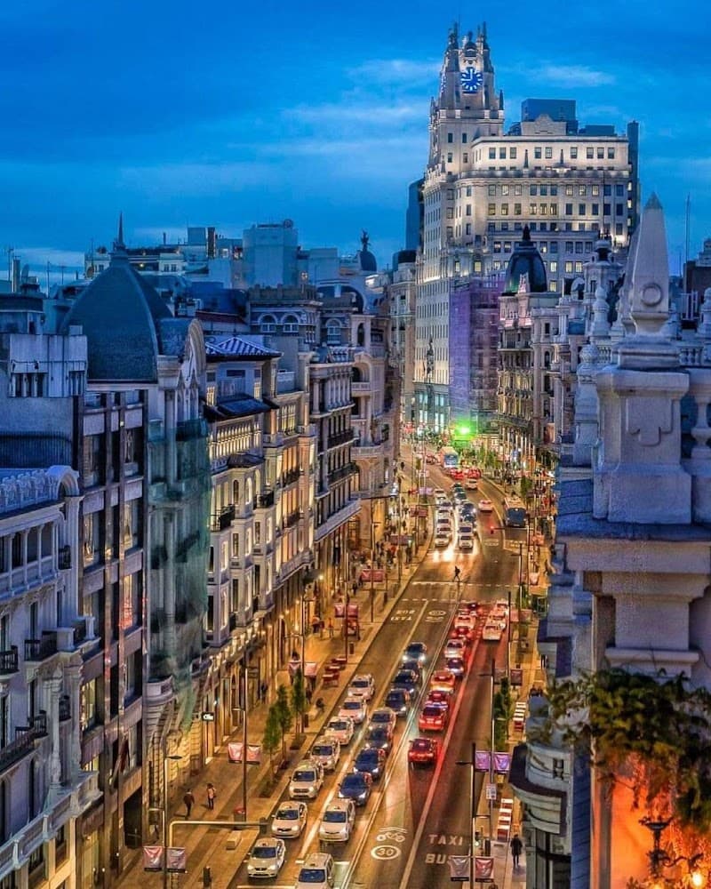 Gran Vía Evening Walk