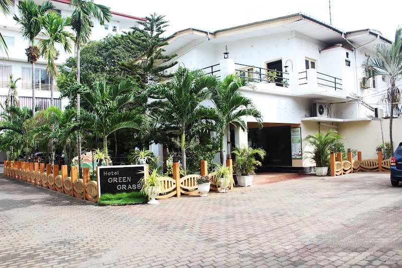 Green Grass Hotel Restaurant
