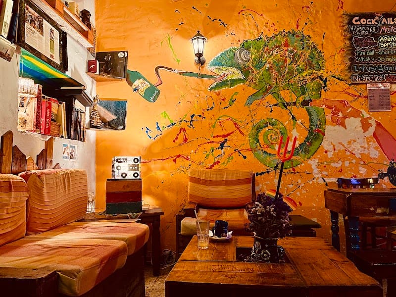 Gugar Hangout & Bar