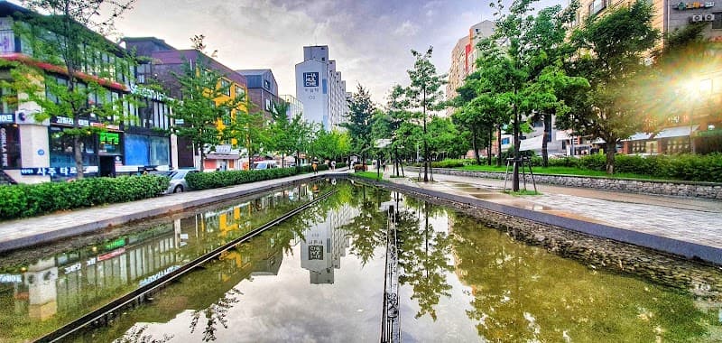 Gyeongui Line Forest Park & Yeonnam-dong