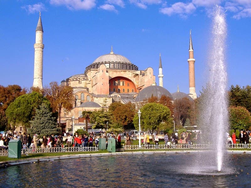Slow-Culture Istanbul: Historic Core, Neighborhood Life, and Bosphorus Days