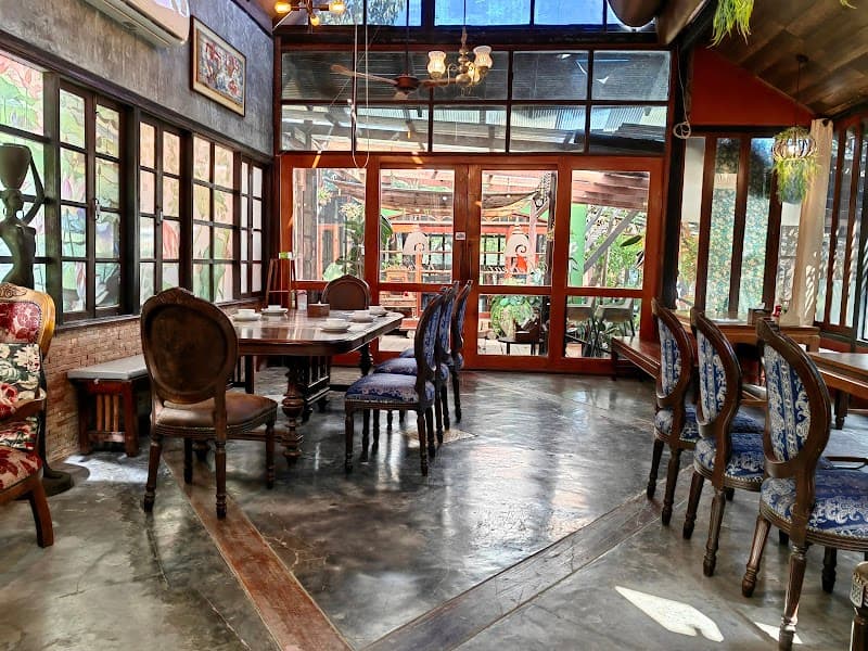 Halal riverfront lunch at Ayutthaya Retreat cafe-restaurant