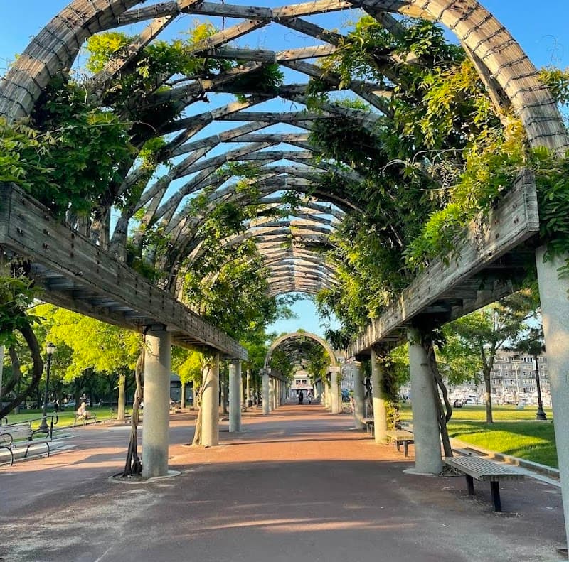 Harborwalk Sunset Stroll (Long Wharf to Christopher Columbus Park)