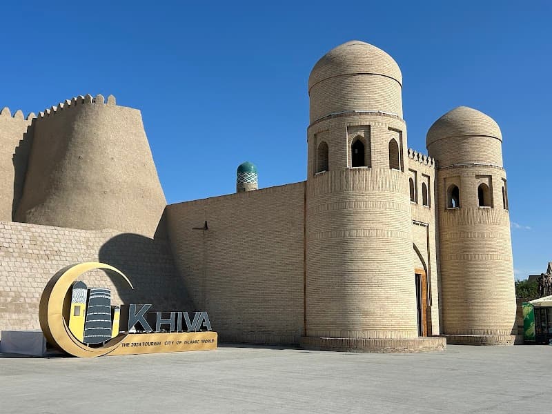 Itchan Kala Main Gate (Ata Darvaza) & Orientation Walk