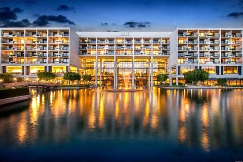 JW Marriott Desert Springs Resort & Spa - Grounds and Lakes