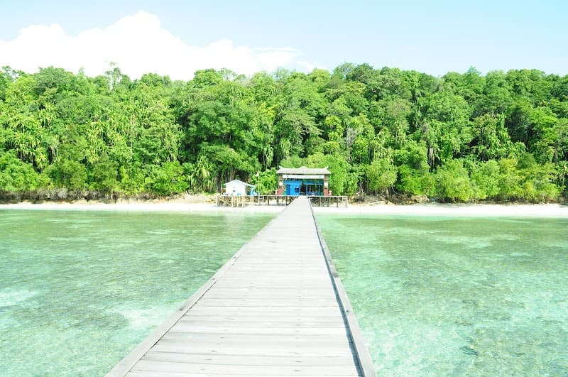 Kakaban Cliff Lookout