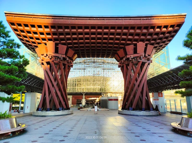 Kanazawa Station & Tsuzumi Gate Evening Stroll