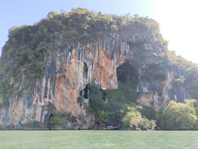 Kayaking Talabeng Sea Cave