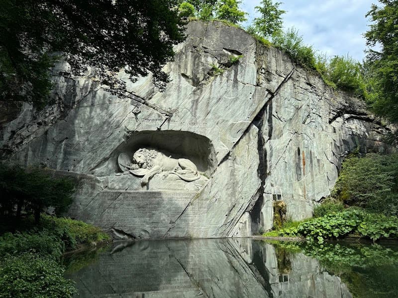 Lake Lucerne Promenade & Lion Monument