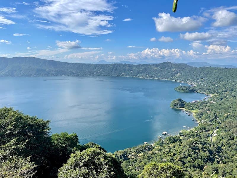 Lakeside Restaurant at Lago de Coatepeque