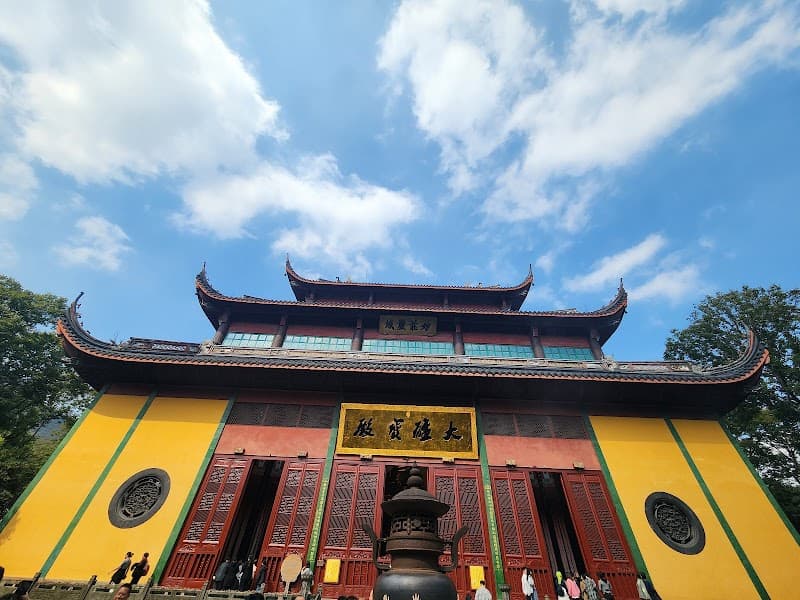 Lingyin Temple & Feilai Peak Grottoes (灵隐寺与飞来峰)