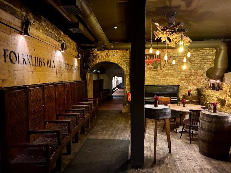 Live Folk Music at Folkklubs Ala Pagrabs