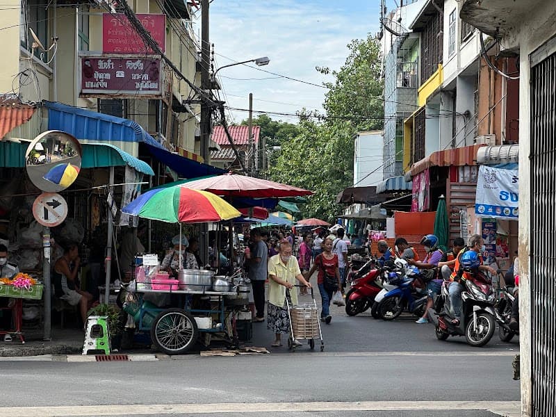 Local Bangkok Noi Morning Market (wet market cluster)