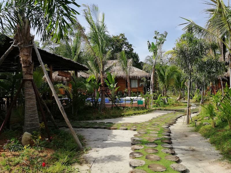 Local Café & Juice Bar near Ong Lang