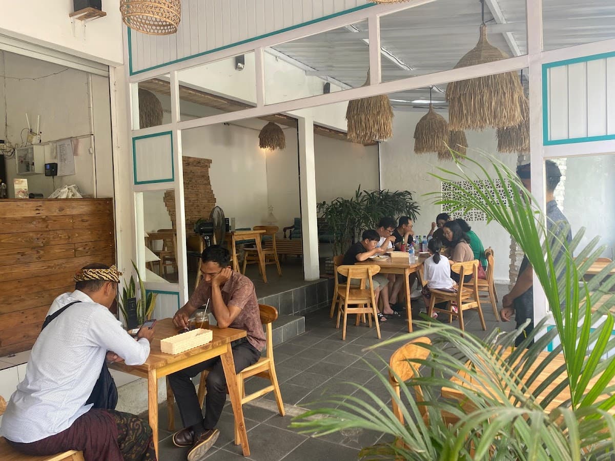 Local Warung Suluban