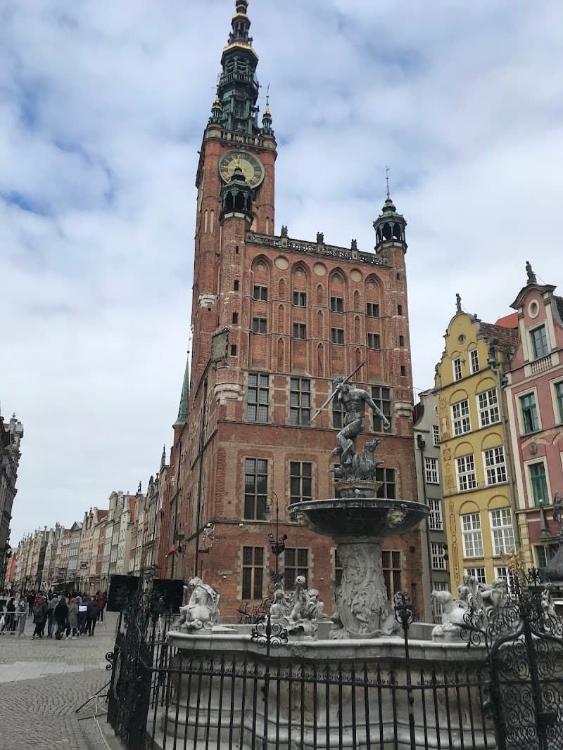 Long Market and Neptune’s Fountain