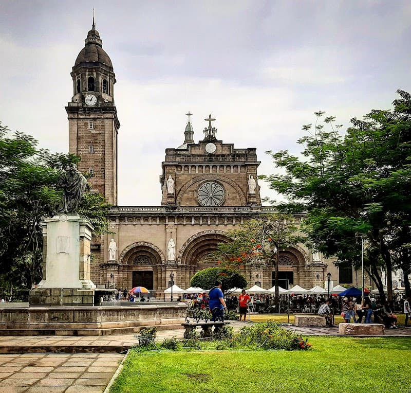 Manila Cathedral & Plaza Roma