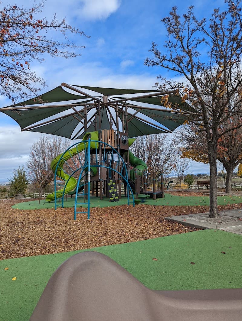 Barney Schwartz Park Lakeside Walk