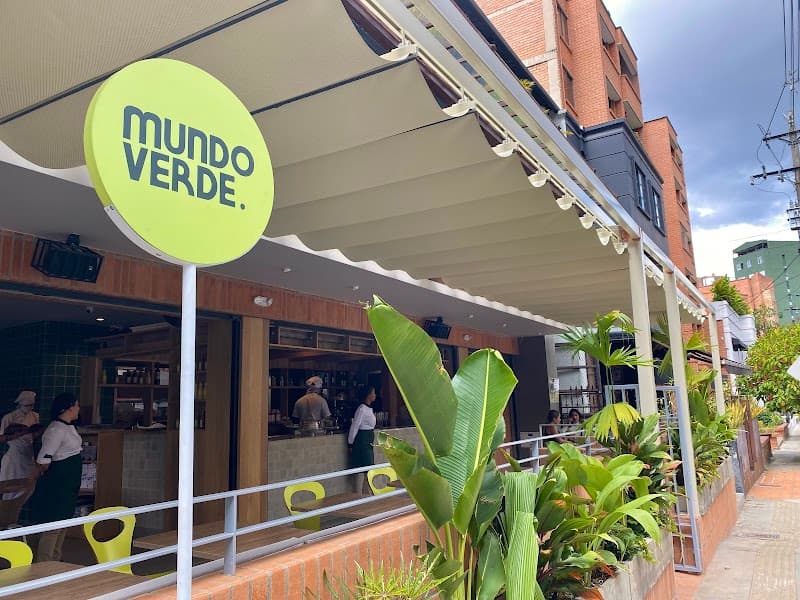 Romantic Medellín: Jungle-Wild Week for Two