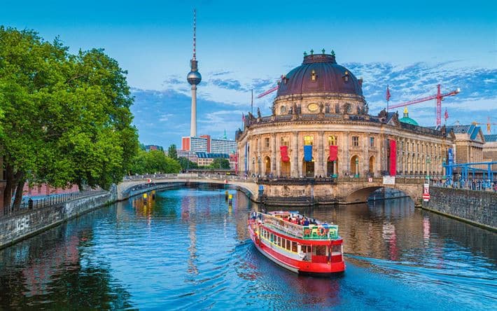 Museum Island & Berlin Cathedral Exterior
