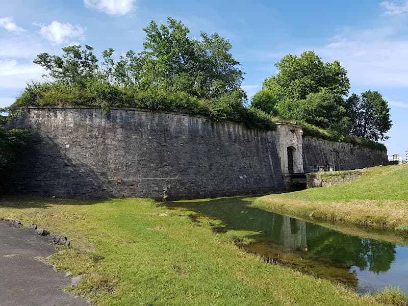 Nive River Walk & Ramparts