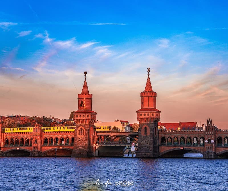 Oberbaum Bridge & Nightlife around Schlesisches Tor