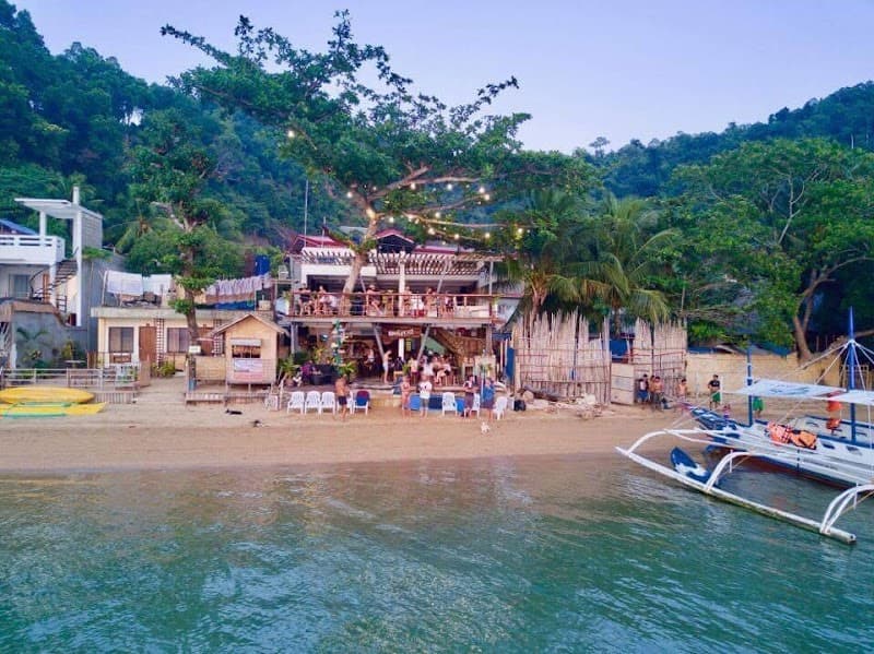 Outpost Beach Hostel (Private Room Option)