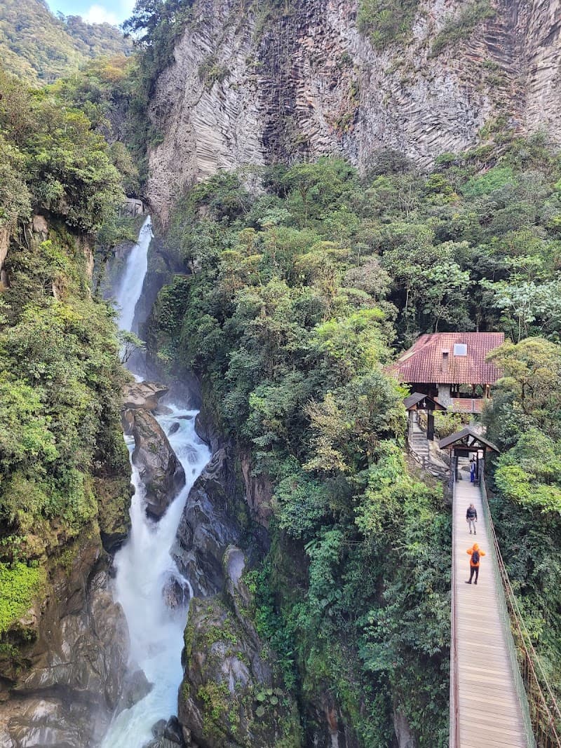 Pailón del Diablo Waterfall (Río Verde)