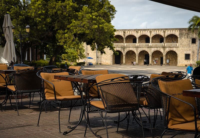 Slow Sabor in Santo Domingo: History, Wine & Nightlife