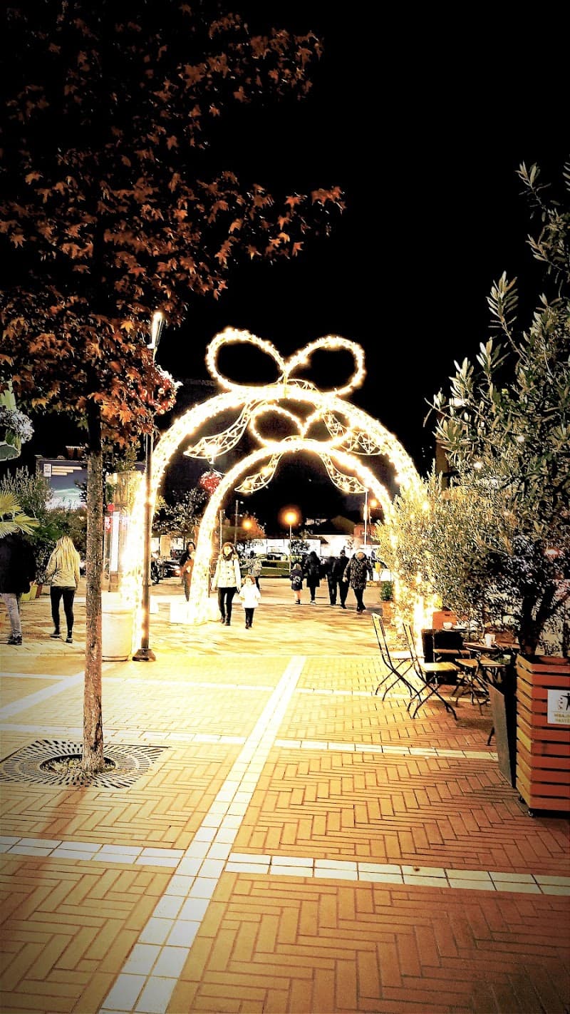 Pazari i Ri Street Market