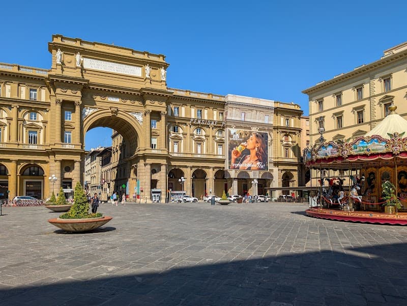 Piazza della Repubblica and Via dè Tornabuoni