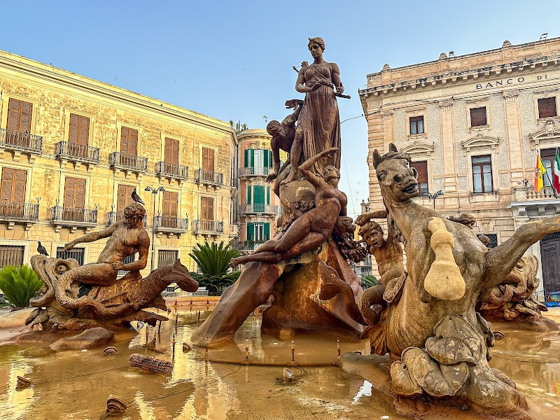Piazza Duomo & Fountain of Diana