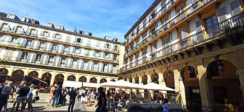 Plaza de la Constitución Stroll
