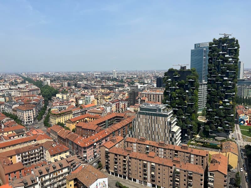 Porta Nuova & Bosco Verticale Evening Walk