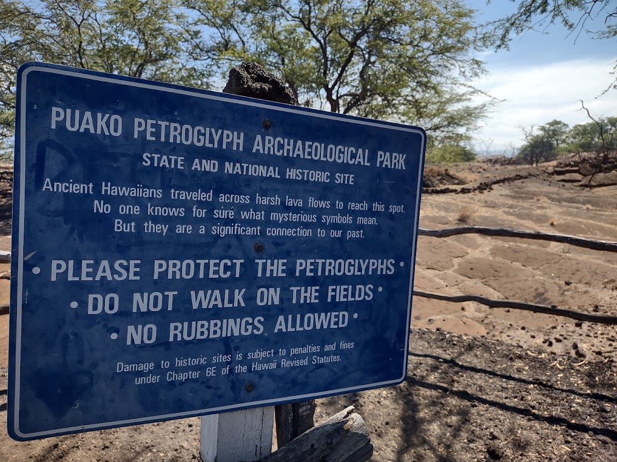Puʻuloa Petroglyph Park Hike