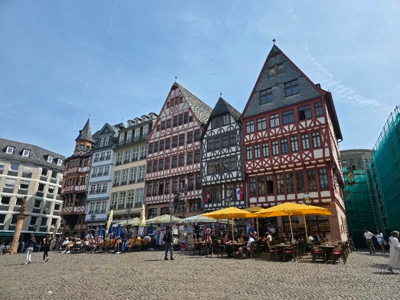 Römerberg & Altstadt Stroll