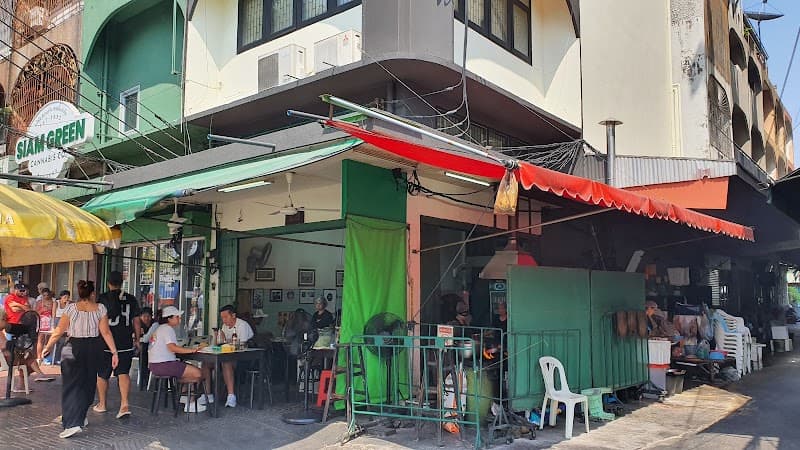 Bangkok in 5 Days: Temples, Canals, Food & Nightlife