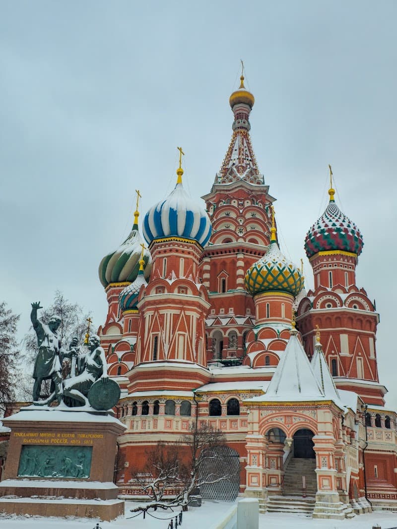 Rustic Moscow: Halal Flavors & Timeless Treasures