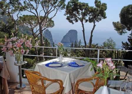 Relaxed Capri Weekend: Beaches, Boats & Bliss