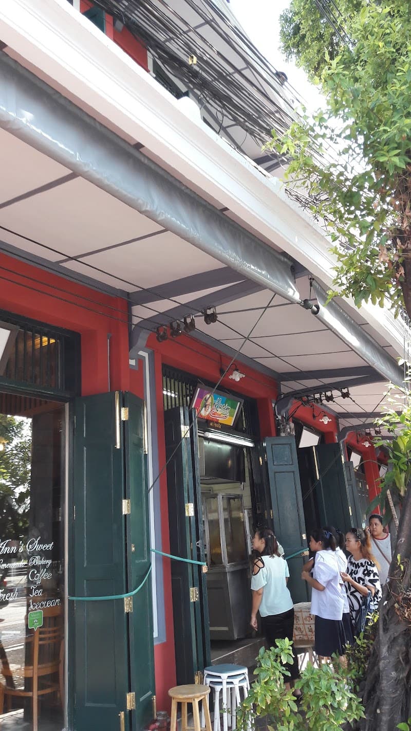 Bangkok in 5 Days: Temples, Canals, Night Markets & Wine