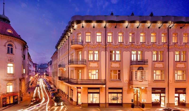 Savoy Restaurant at Roset Hotel & Residence