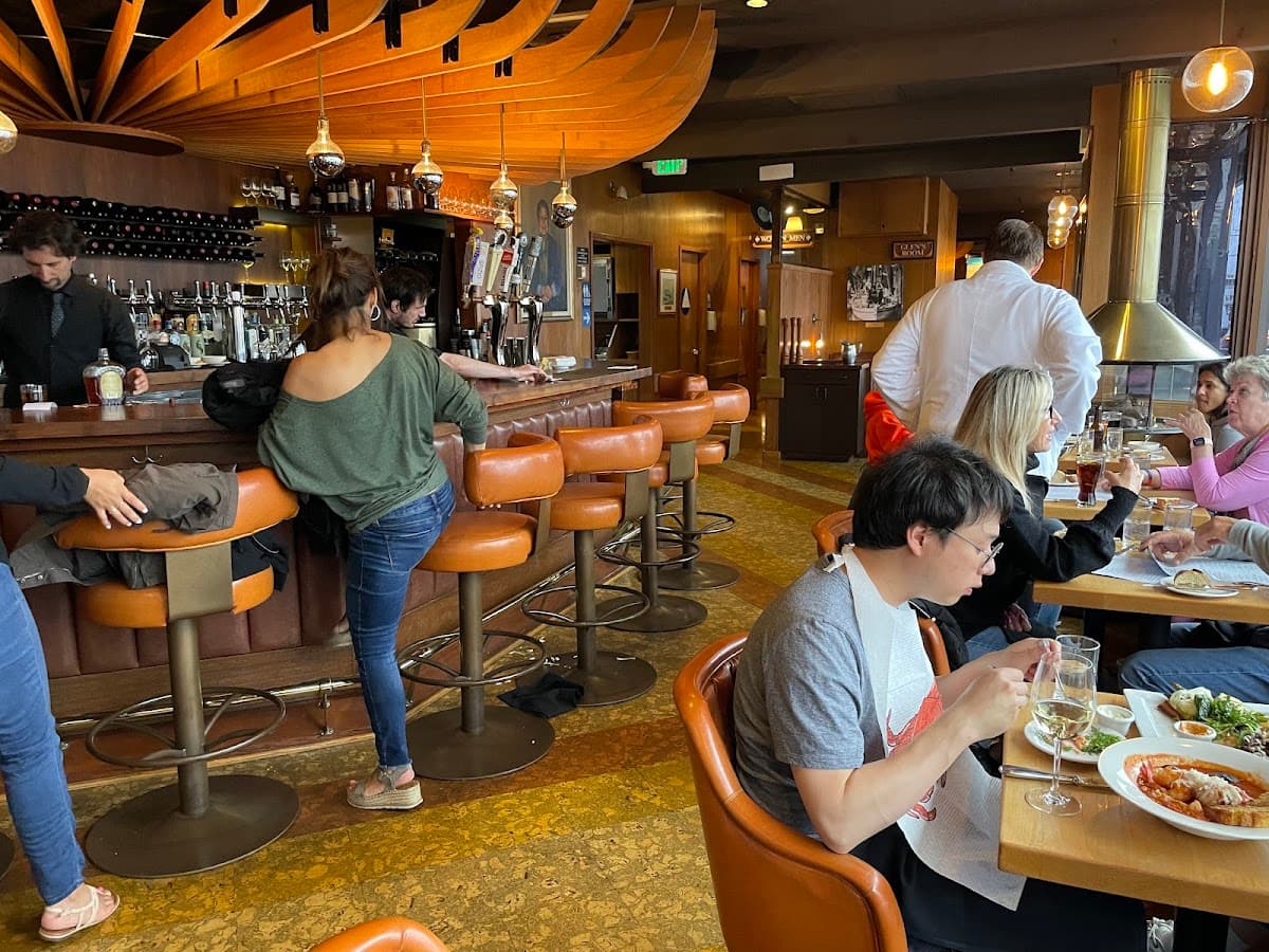 San Francisco Romance: Bay Views, Beach Escapes & Local Flavors