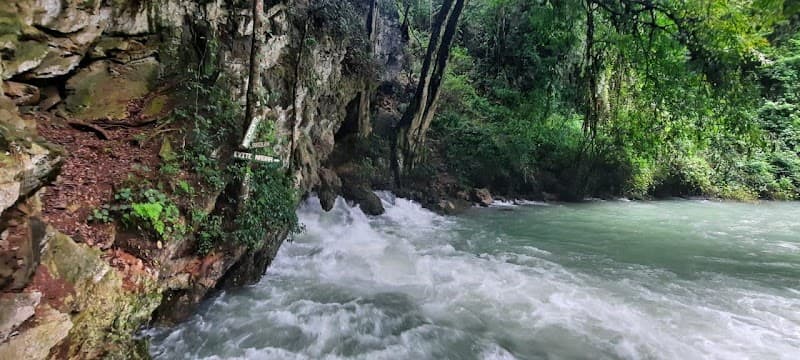 Shuttle to Lanquín