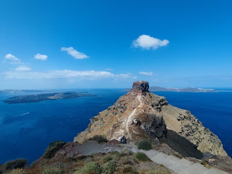 Skaros Rock Hike