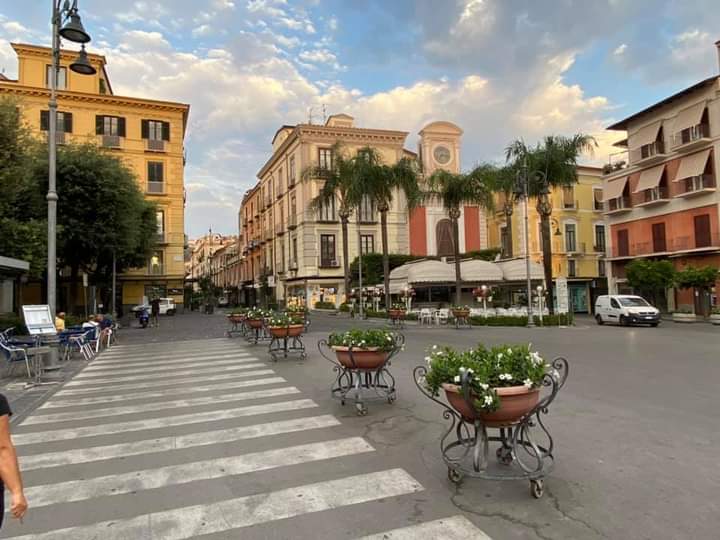 Piazza Tasso & Centro Storico Stroll